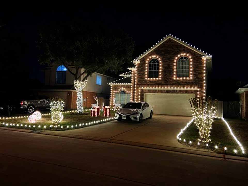 holiday-lights-install_06_edited